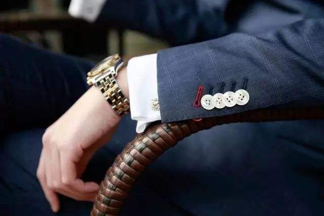 定制一套西服多少錢